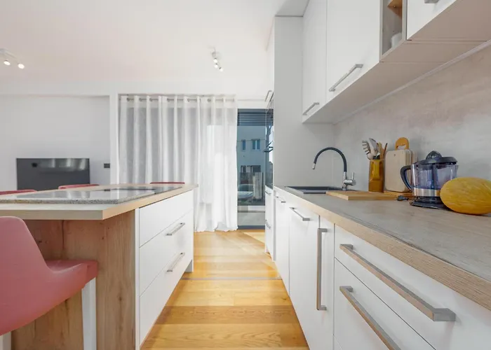 2 Bedroom Beautiful In Apartment
