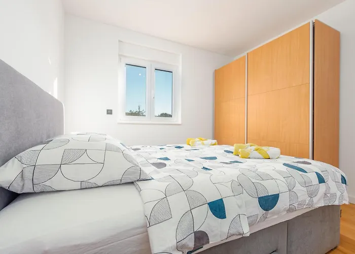 아파트 2 Bedroom Beautiful In 자다르