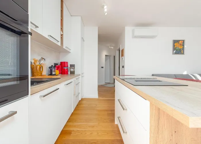 Apartment 2 Bedroom Beautiful In Zadar