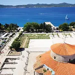 2 Bedroom Beautiful In Appartement Zadar