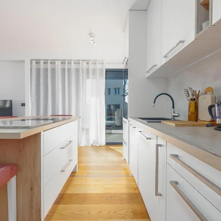 2 Bedroom Beautiful In 아파트