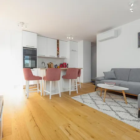 2 Bedroom Beautiful In 아파트 *