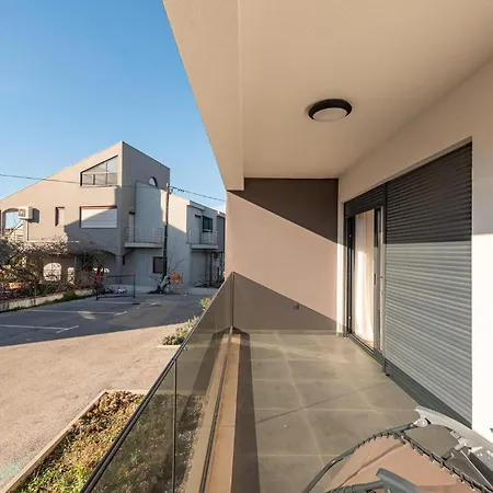 2 Bedroom Beautiful In 아파트 자다르