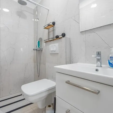 Apartamento 2 Bedroom Beautiful In