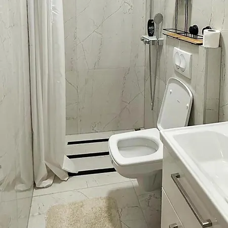 2 Bedroom Beautiful In 아파트