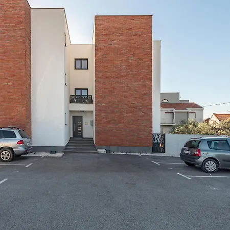 2 Bedroom Beautiful In *