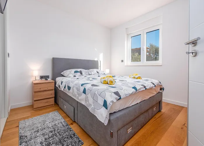 2 Bedroom Beautiful In *