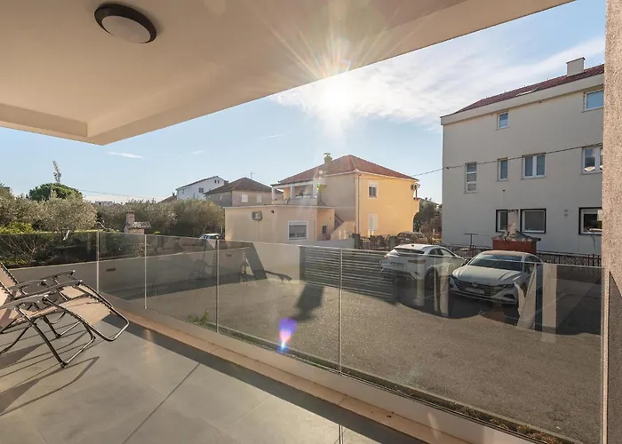 Appartement 2 Bedroom Beautiful In *