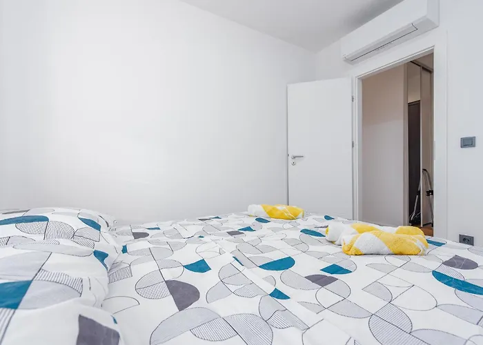 2 Bedroom Beautiful In Apartamento *